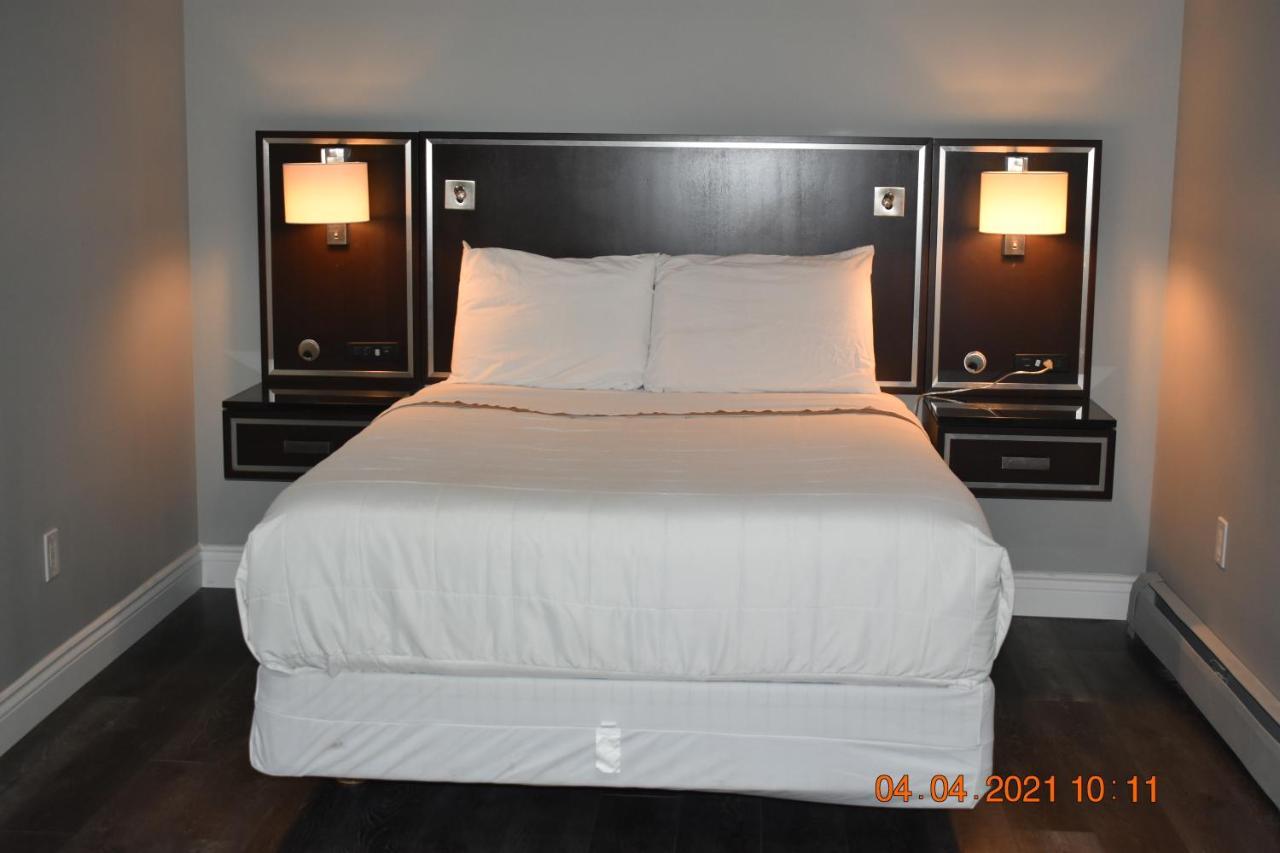 Time Travellers Motel Petawawa Екстер'єр фото