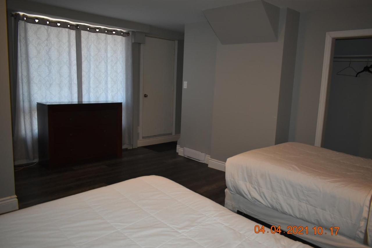 Time Travellers Motel Petawawa Екстер'єр фото