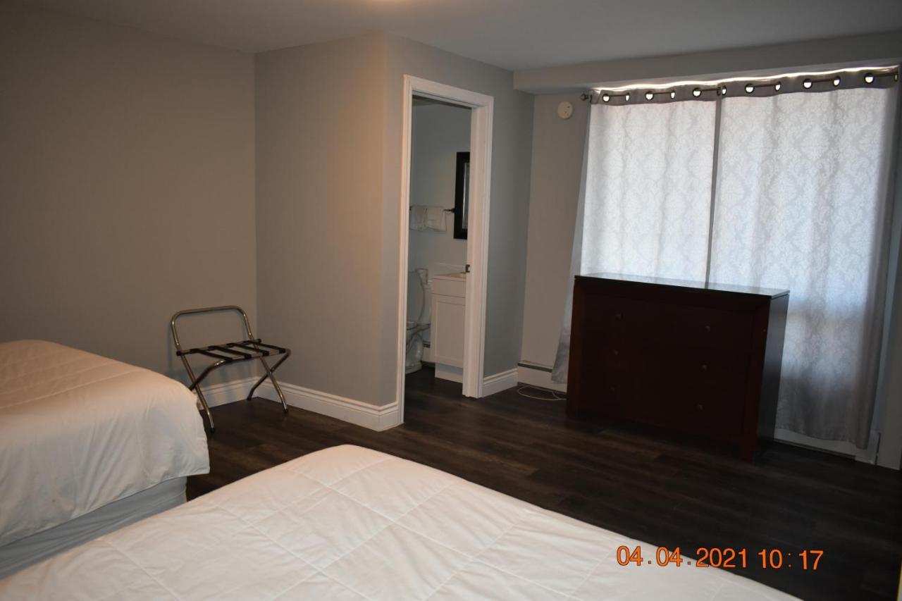 Time Travellers Motel Petawawa Екстер'єр фото