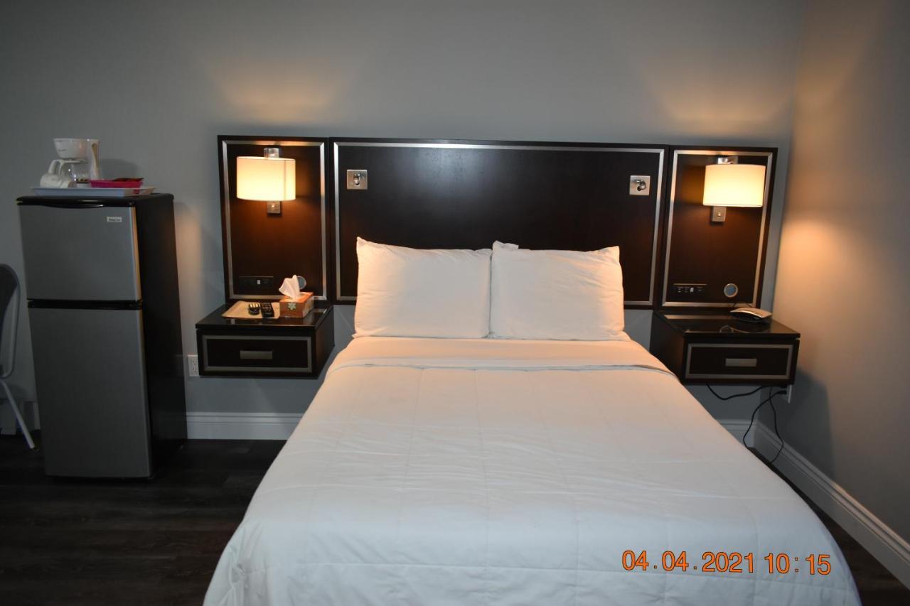 Time Travellers Motel Petawawa Екстер'єр фото