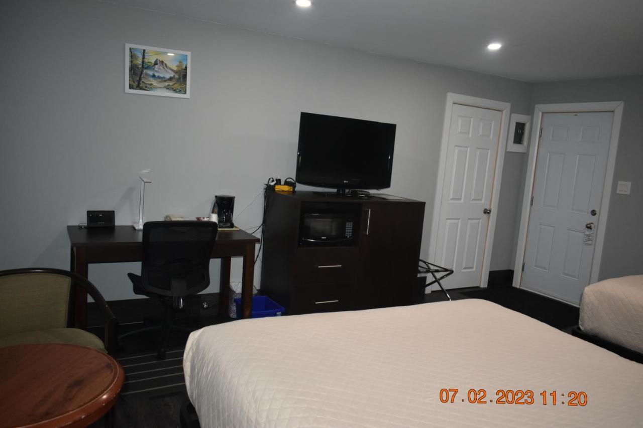 Time Travellers Motel Petawawa Екстер'єр фото