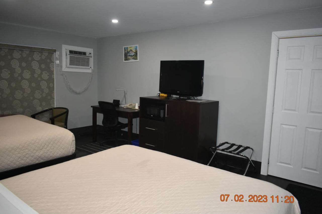 Time Travellers Motel Petawawa Екстер'єр фото