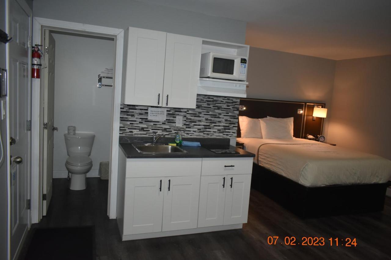 Time Travellers Motel Petawawa Екстер'єр фото