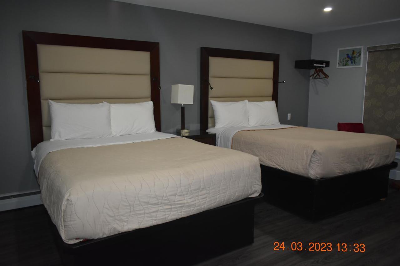 Time Travellers Motel Petawawa Екстер'єр фото