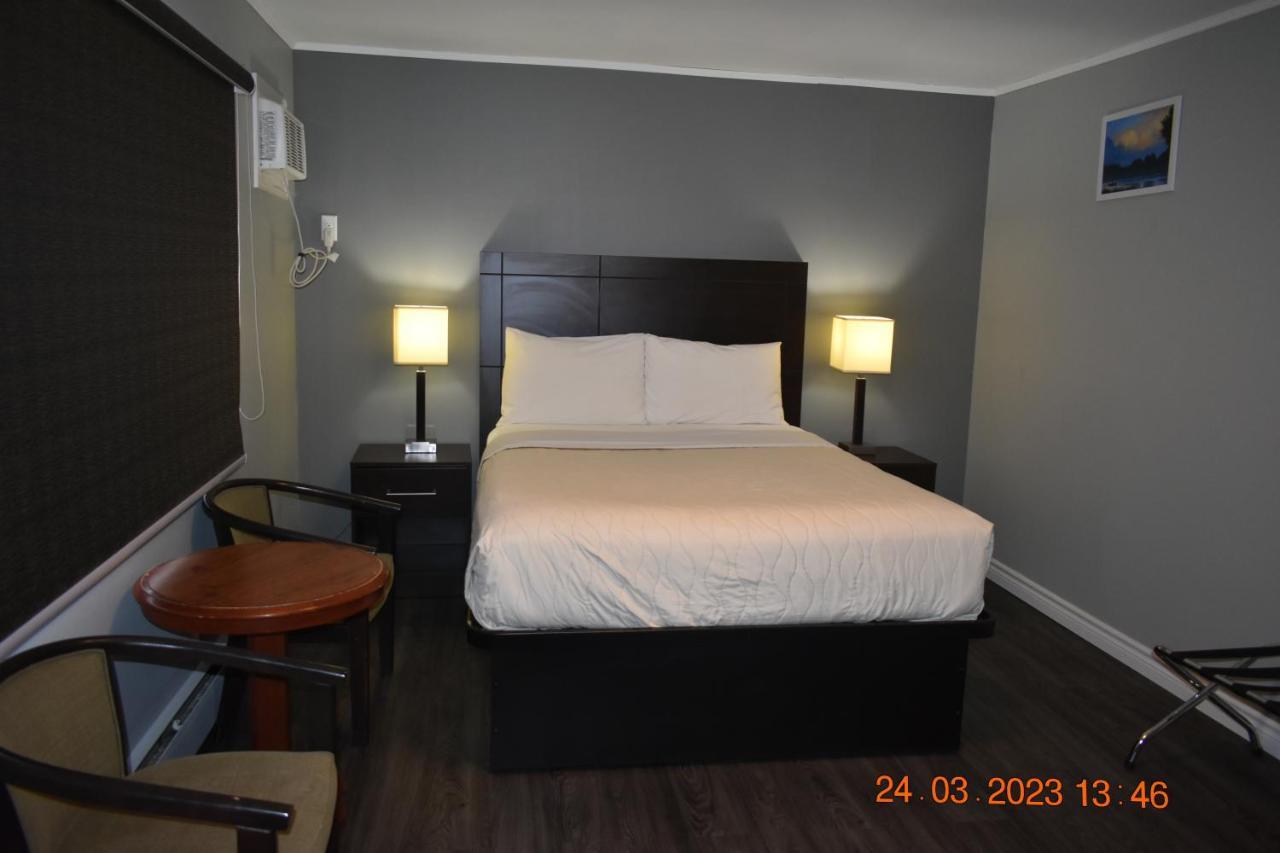 Time Travellers Motel Petawawa Екстер'єр фото