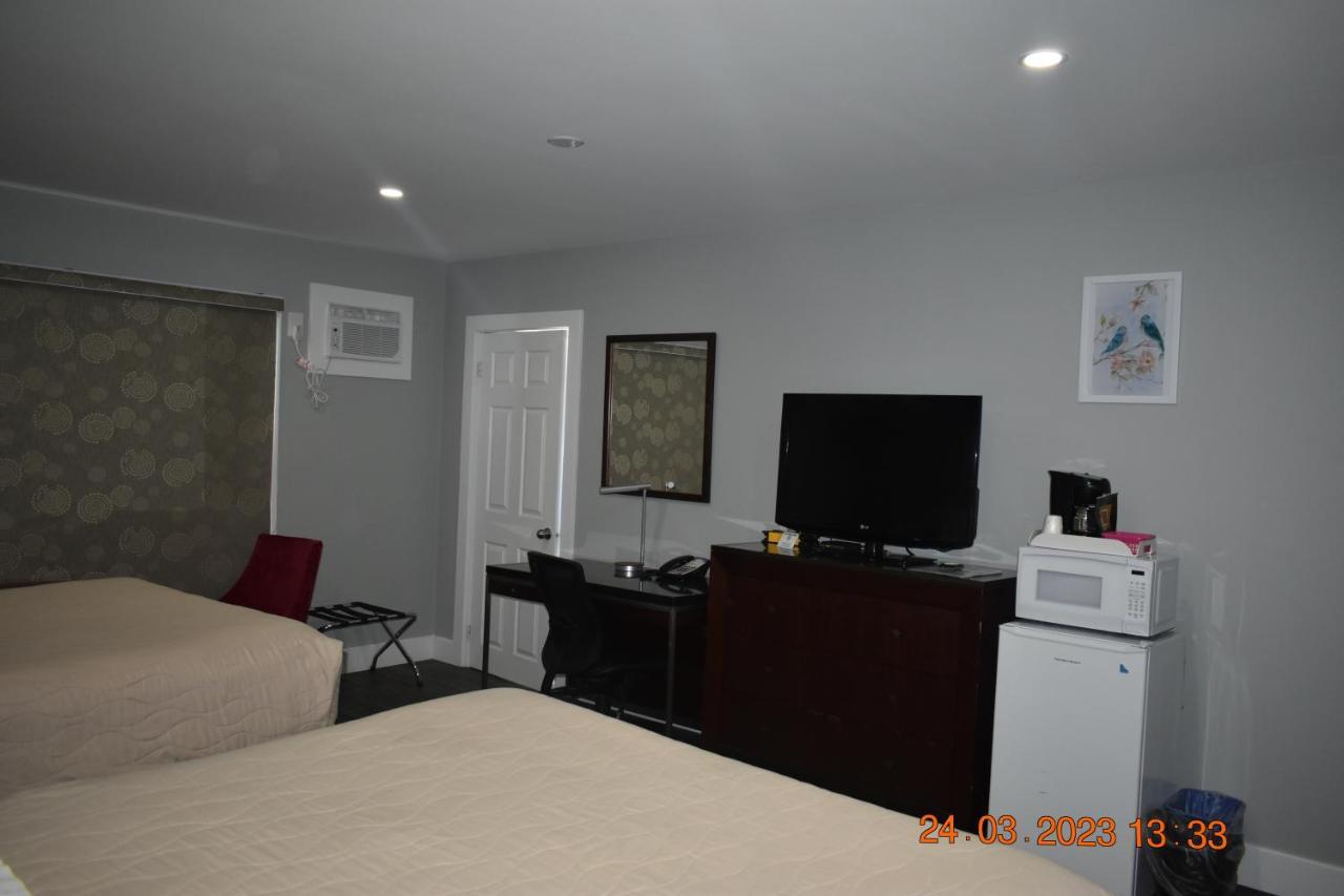 Time Travellers Motel Petawawa Екстер'єр фото