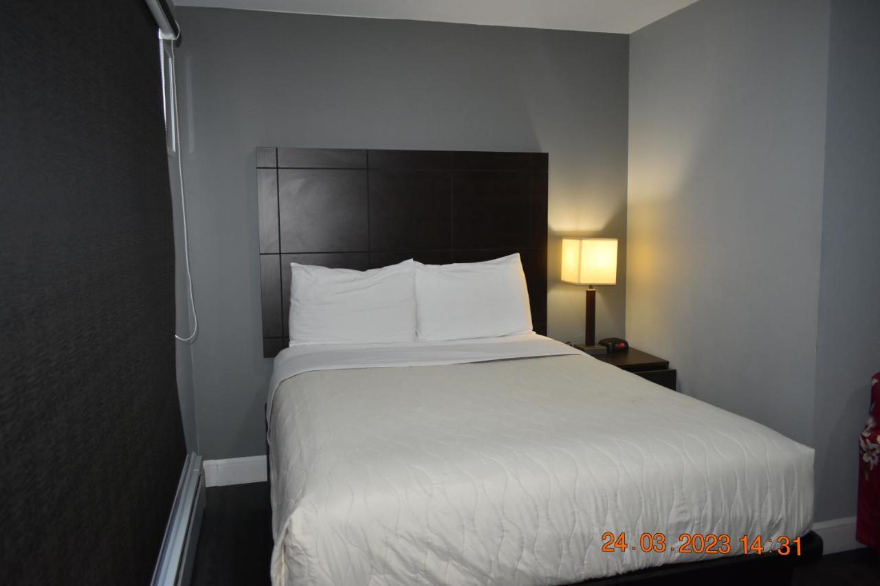 Time Travellers Motel Petawawa Екстер'єр фото