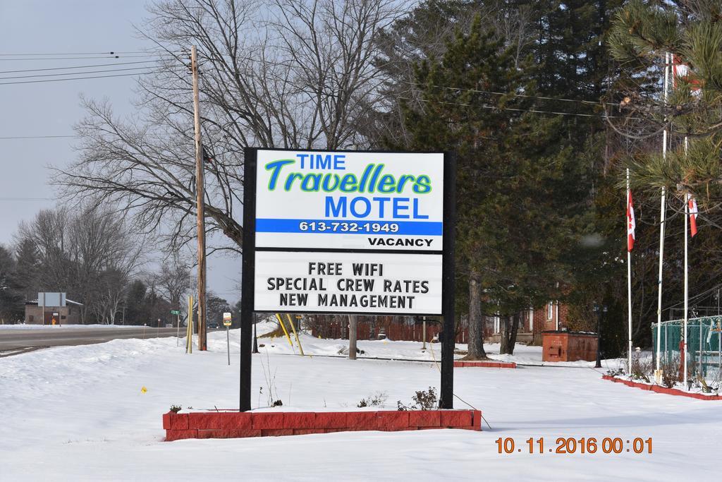 Time Travellers Motel Petawawa Екстер'єр фото